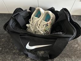 Skechers mit Herzen inkl. gratis Sporttasche