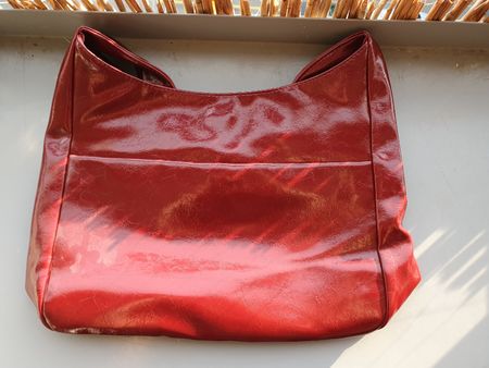 Sac à main rouge verni 