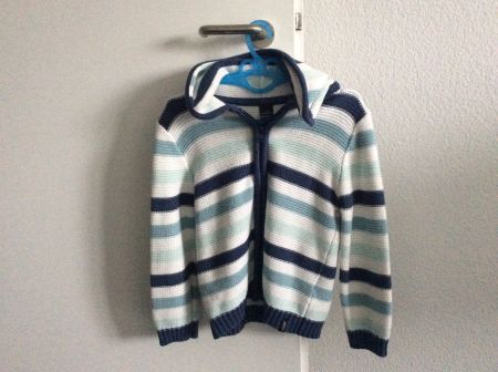 Strickjacke für Mädchen von Coop Naturaline. Grösse 128