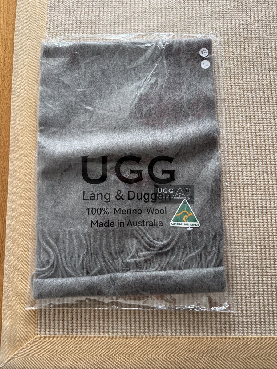 Foulard & Sciarpe: NEW UGG Australia 100% Merino Wool Scarf – Nuovo e nell'imballaggio originale da Zürich venduto da Eb_ 1