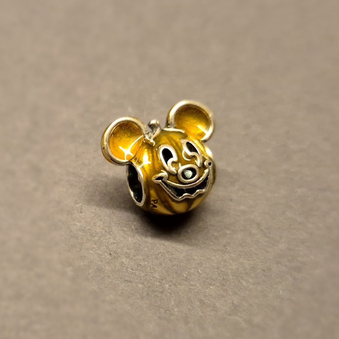 Anhänger: Silber Charm Mickey Mouse Halloween +Garantie – Neu (gemäss Beschreibung) aus Rotkreuz von Carbone_Bijou-Shop
