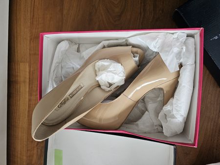 Buffalo Lack-Pumps, beige, Gr. 40 - Perfekt für den Frühling