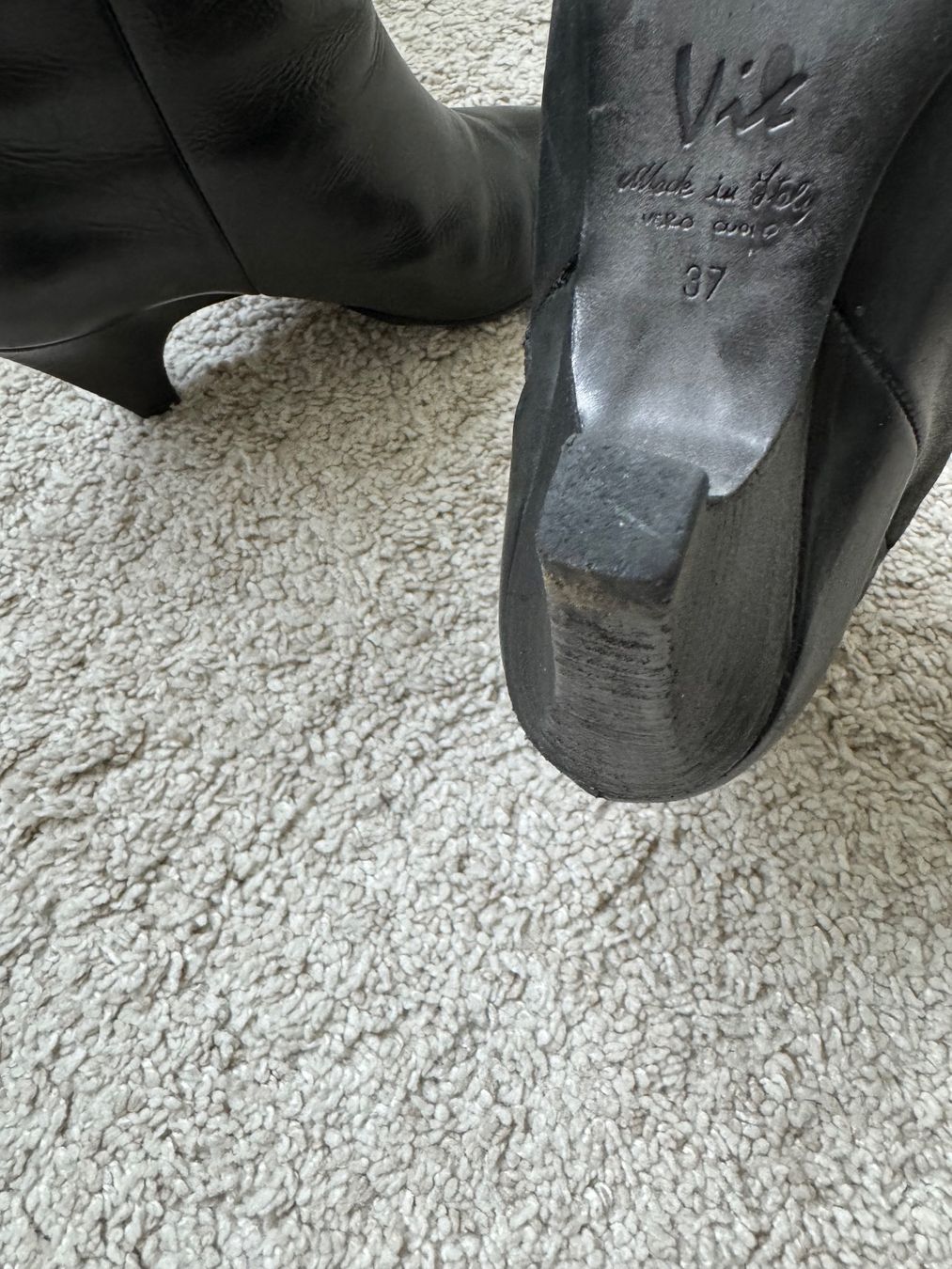 Scarpe da donna: Stiefeletten mit Absatz in schwarz – Usato da Binningen venduto da lea_5mf8 5