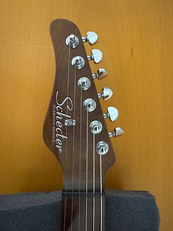Strumenti musicali: Schecter Nick Johnston Traditional HSS Lefthand – Usato da Henggart venduto da M.Hottiger 2