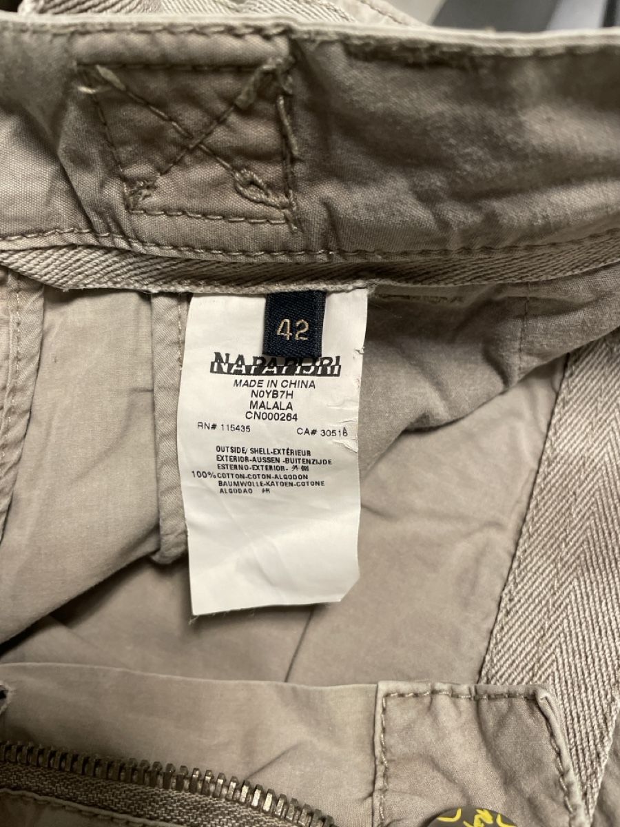 Napapijri Pantalons: Short Napapijri – D'occasion à Plan-les-Ouates par lib_vw7b 2