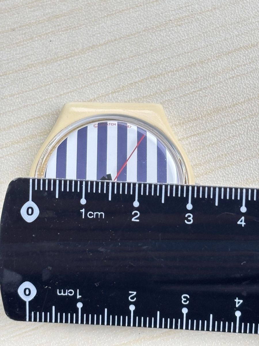 Swatch Orologi: Swatch Uhr mit Datumsanzeige gestreift  – Usato da Grenchen venduto da chththl 1
