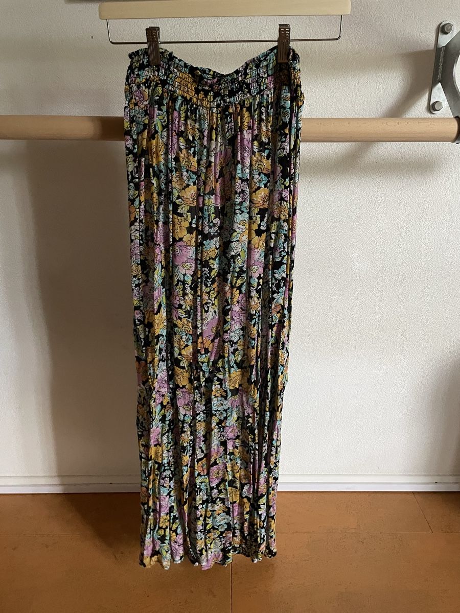 H&M Gonne: Sommerrock mit Blumenmuster, Grösse 36. – Usato da Disentis/Mustér venduto da sil_nx77