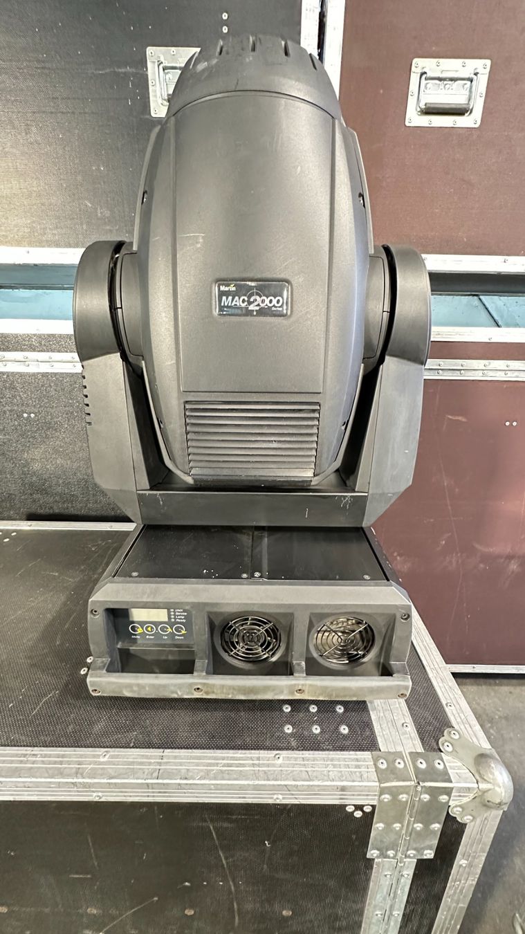 Martin Lampade: 8 Stück Martin MAC 2000 Profile Moving Heads – Usato da Zizers venduto da fiduciar