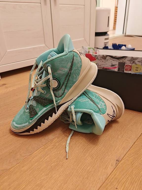 Herrenschuhe: Nike Schuh Kyrie Irving Gr. 46 – Neu und originalverpackt aus Pfäffikon ZH von chris198830