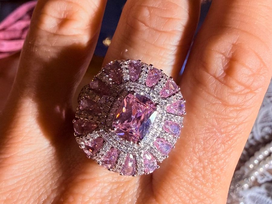 Autres bijoux: Ensemble bijoux : collier et bague roses – Neuf avec emballage d'origine à St-Maurice par Sandrinette123 5