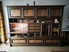 Wohnwand Holz mit Barfach und Vitrine guter Zustand