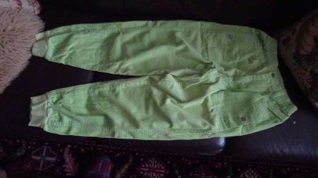 NEU KINDER HOSE GRÜNE FARBE  GR 164 .