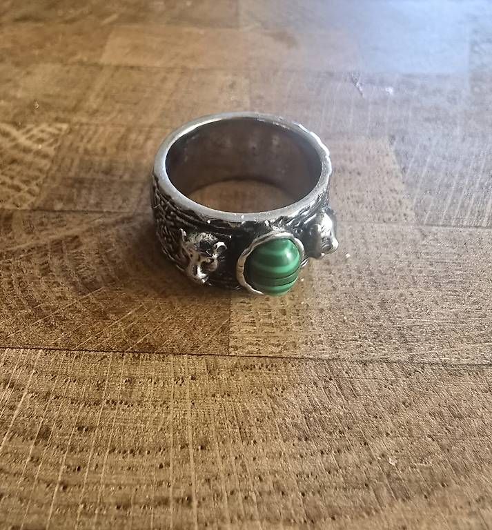 Gucci Anelli: Gucci Ring mit grünem Stein S925 gr.58 – Usato da Oberdiessbach venduto da Beautiful-things