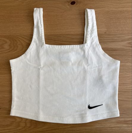 Top Nike blanc