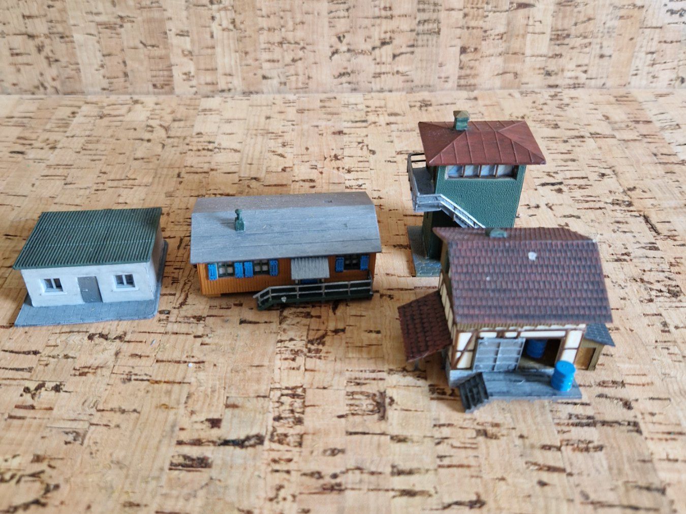 Faller Modellini di ferrovie: Lot de 4 baraques – Usato da Tavannes venduto da Jacksonhmc