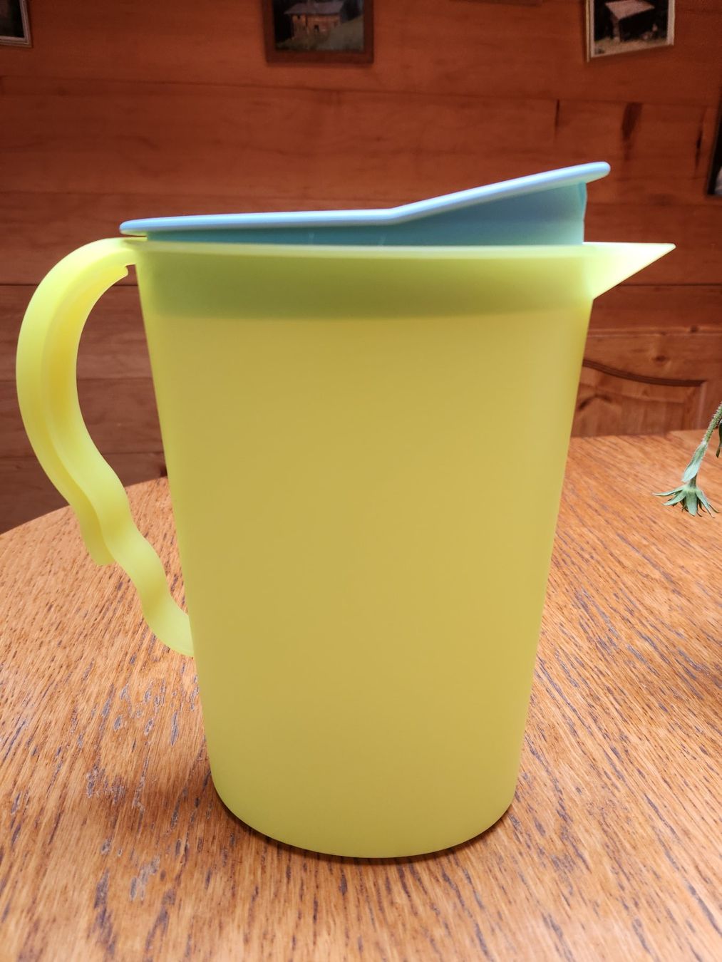 Tupperware Behälter & Ähnliches: Tupperware Aqua Krug 2l -2,1l , Gelb oder  Hellblau – Gebraucht aus Gstaad von Meiel2020 5