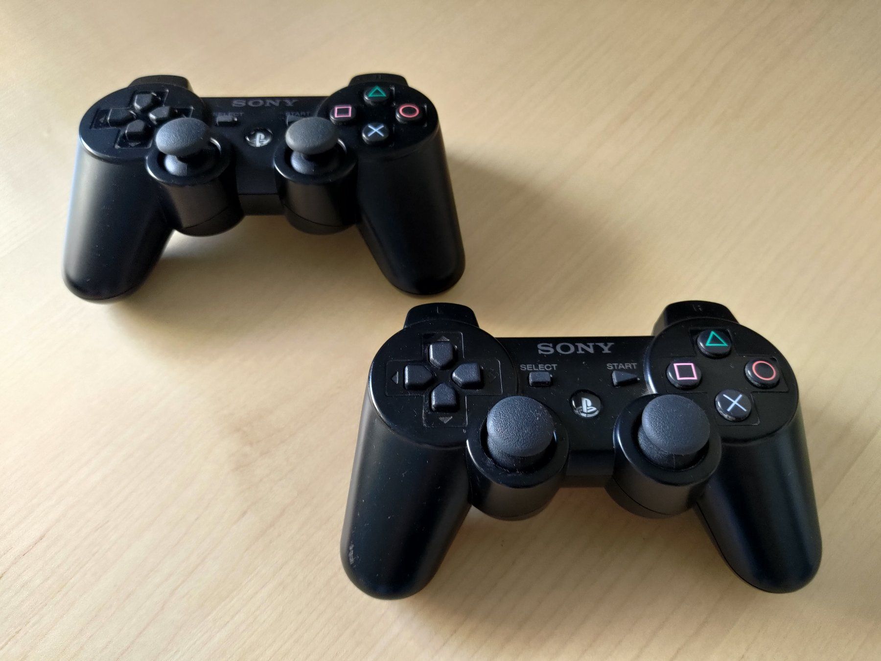Sony Consoles: Sony PlayStation 3 Slim, 250 GB, 2 Controller, Kabel – D'occasion à Basel par sv_v5qb 2