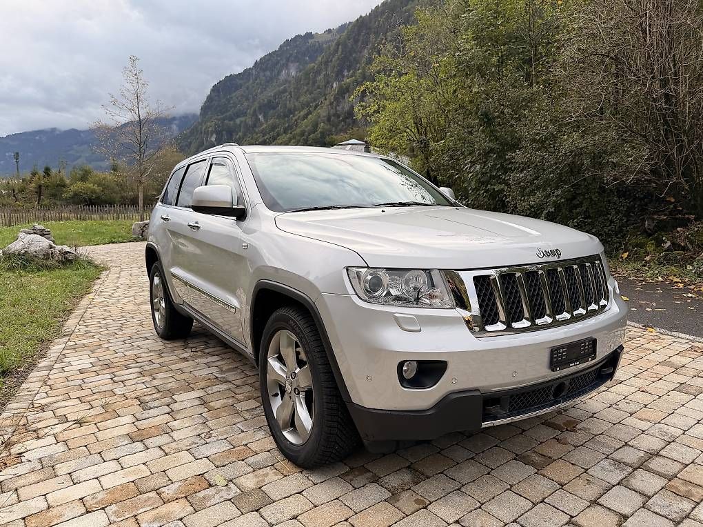Autos: Jeep Grand Cherooke  – D'occasion à Brunnen par medo1994 2