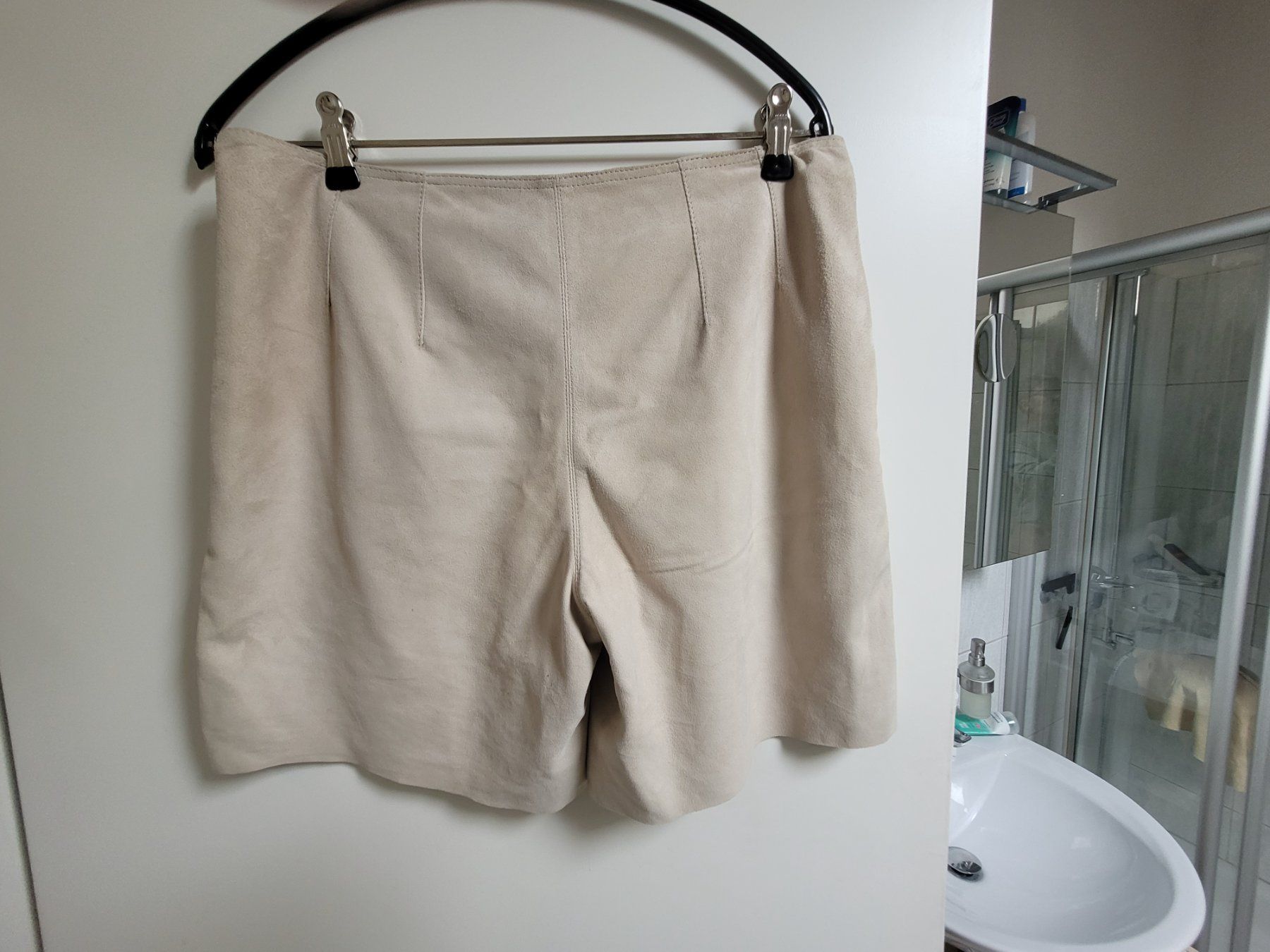 Marc Cain Pantaloni: Echtleder Shorts der Marke Marc Cain – Nuovo (secondo la descrizione) da Oberweningen venduto da kvo_r5ws 1