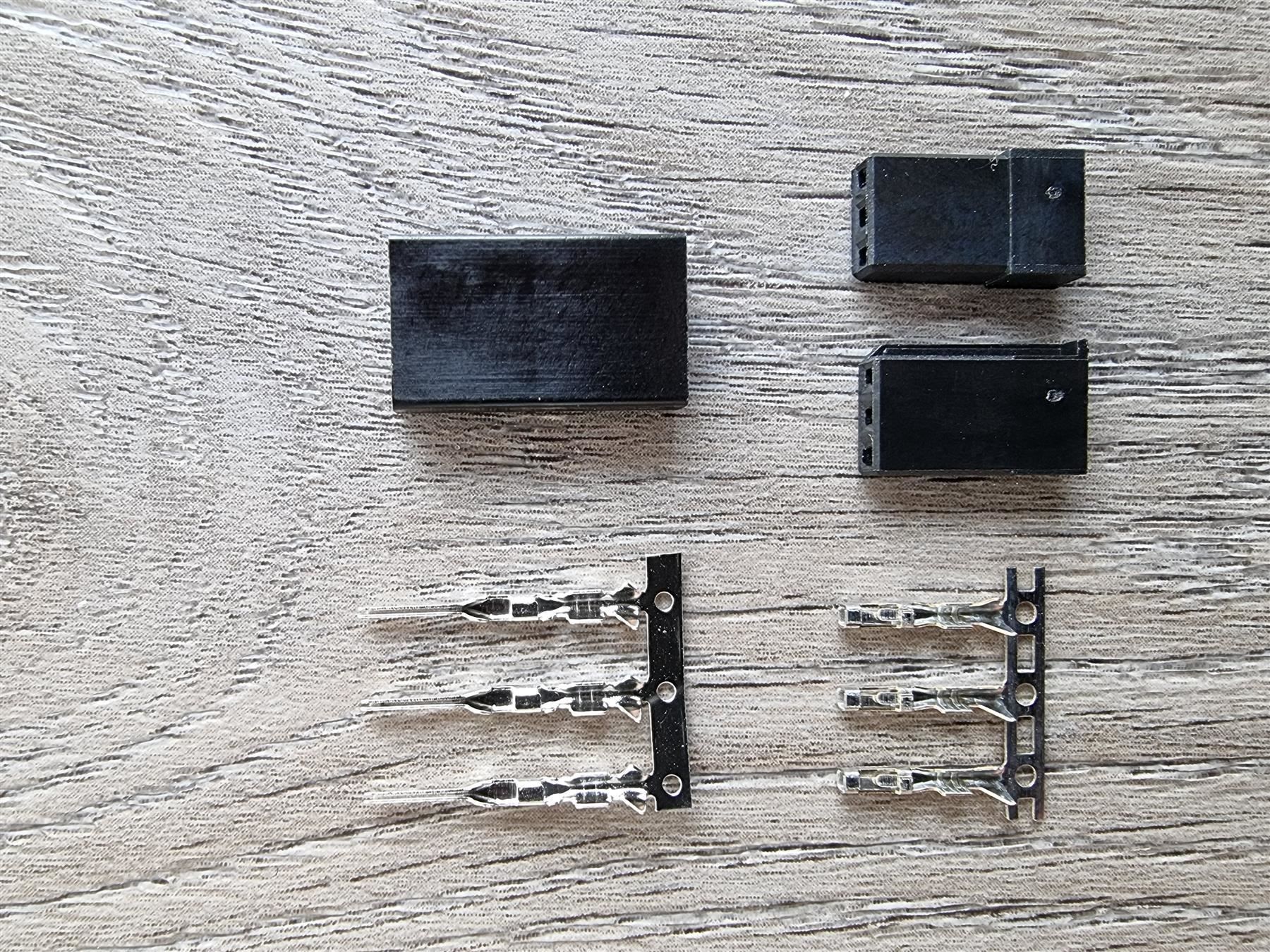Futaba Modellismo RC: JR Futaba Stecker / Muffe neu 10 Stück – Nuovo e nell'imballaggio originale da Eglisau venduto da 20788