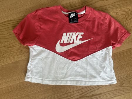 nike crop top gr xs