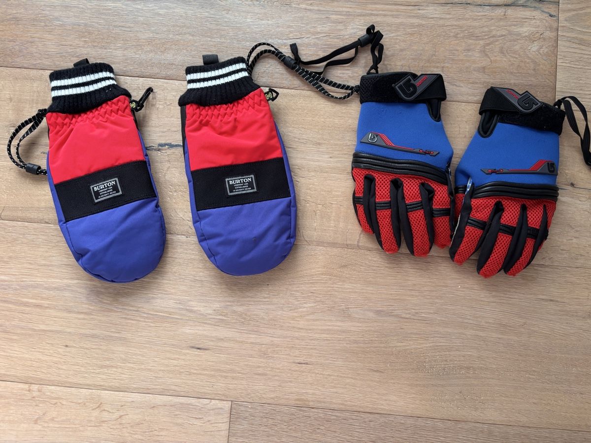 Completi, tute sportive e funzionali: 🏂 Below Zero Set (M) + Burton Handschuhe + Pullis! – Usato da Hendschiken venduto da Urania 8