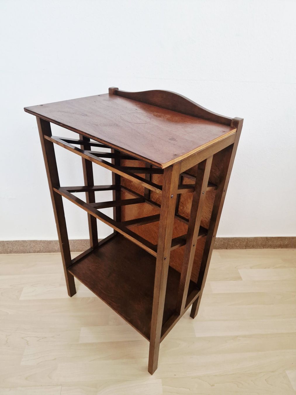 Altro per la casa: Antiker Zeitungsständer aus Holz – Usato da Hallau venduto da CHACLA 4