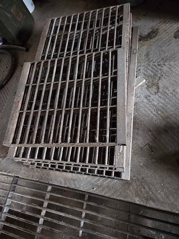 Grilles & Grillages: Schwemmkanalrooste – D'occasion à Schönholzerswilen par RS9