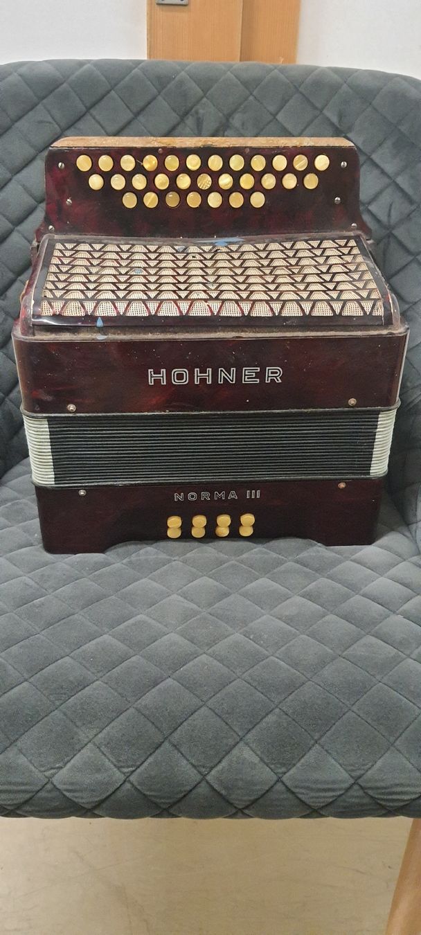 Hohner Strumenti musicali: accordéon hohner norma lll  – Usato da Pont-de-la-Morge venduto da Mirabelle0 2