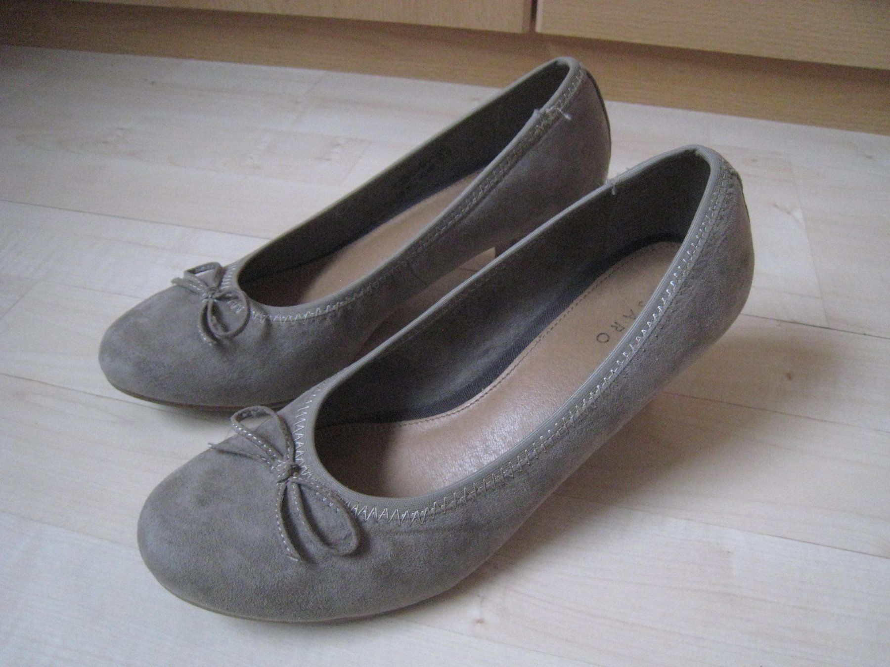 Scarpe da donna: PUMPS / Ballerina mit Absatz Gr. 39  PESARO – Usato da Dättlikon venduto da Mamakuga