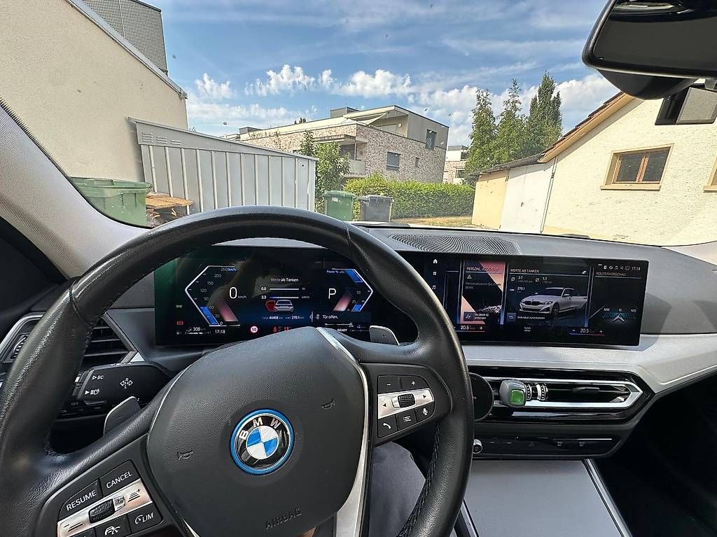 Automobili: BMW 330e x DriveTouring Steptronic – Usato da Möhlin venduto da Arjunan 3