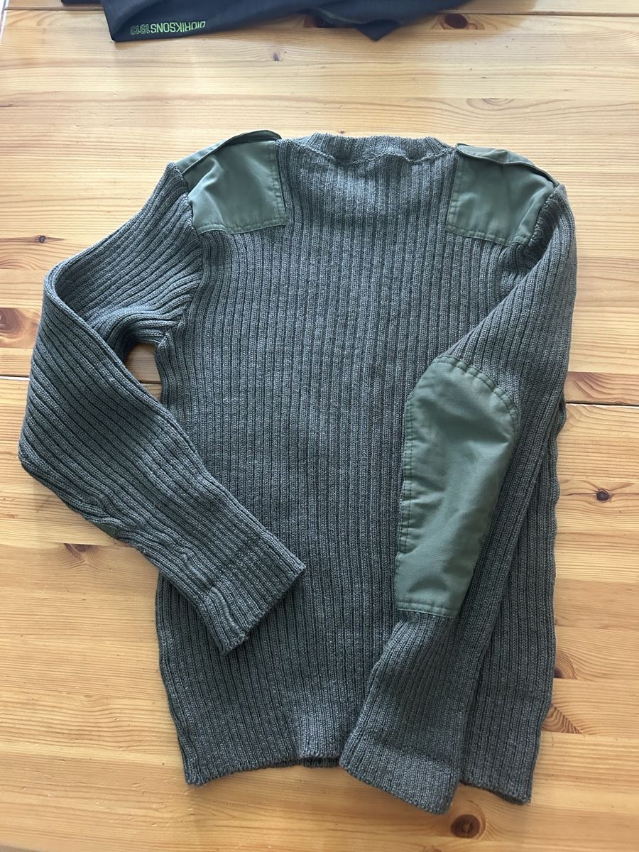 Pullover & Sweatshirts: Pull Militaire Laine Vert Taille 52 Patchs Épaules Coudes Bo – Gebraucht aus St-Imier von yoye