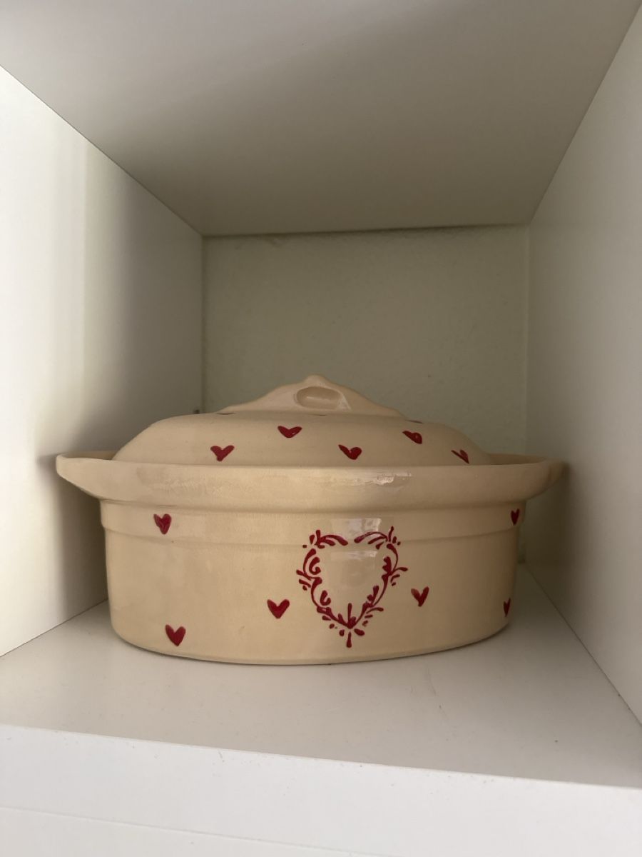 Casseroles: Casserole dish with lid, heart pattern, beige – Neuf (Voir description) à Zürich par wil_2sm9