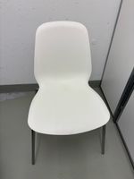 4 Stapelstühle weiss mit Metallgestell