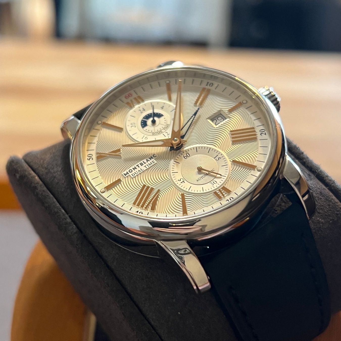 Montblanc Uhren: Montblanc Dual Time Automatic Silver Dial 4810 – Gebraucht aus Carouge GE von Watchaser 7