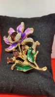 Vintage Brosche/Anstecknadel mit lila Blüte, Gold Optik