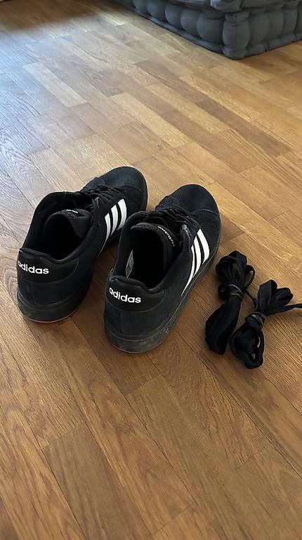 Adidas Scarpe da uomo: Adidas Schuhe schwarz 44 2/3 – Usato da Zürich venduto da lupolupo 2