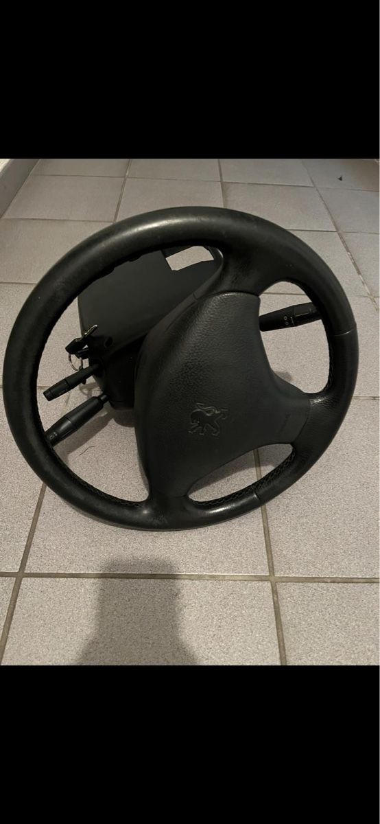 Peugeot Tutti pezzi di ricambio auto: Peugeot 306cc, jg 1997, Steuerrad – Usato da Mörschwil venduto da ers_k5cc