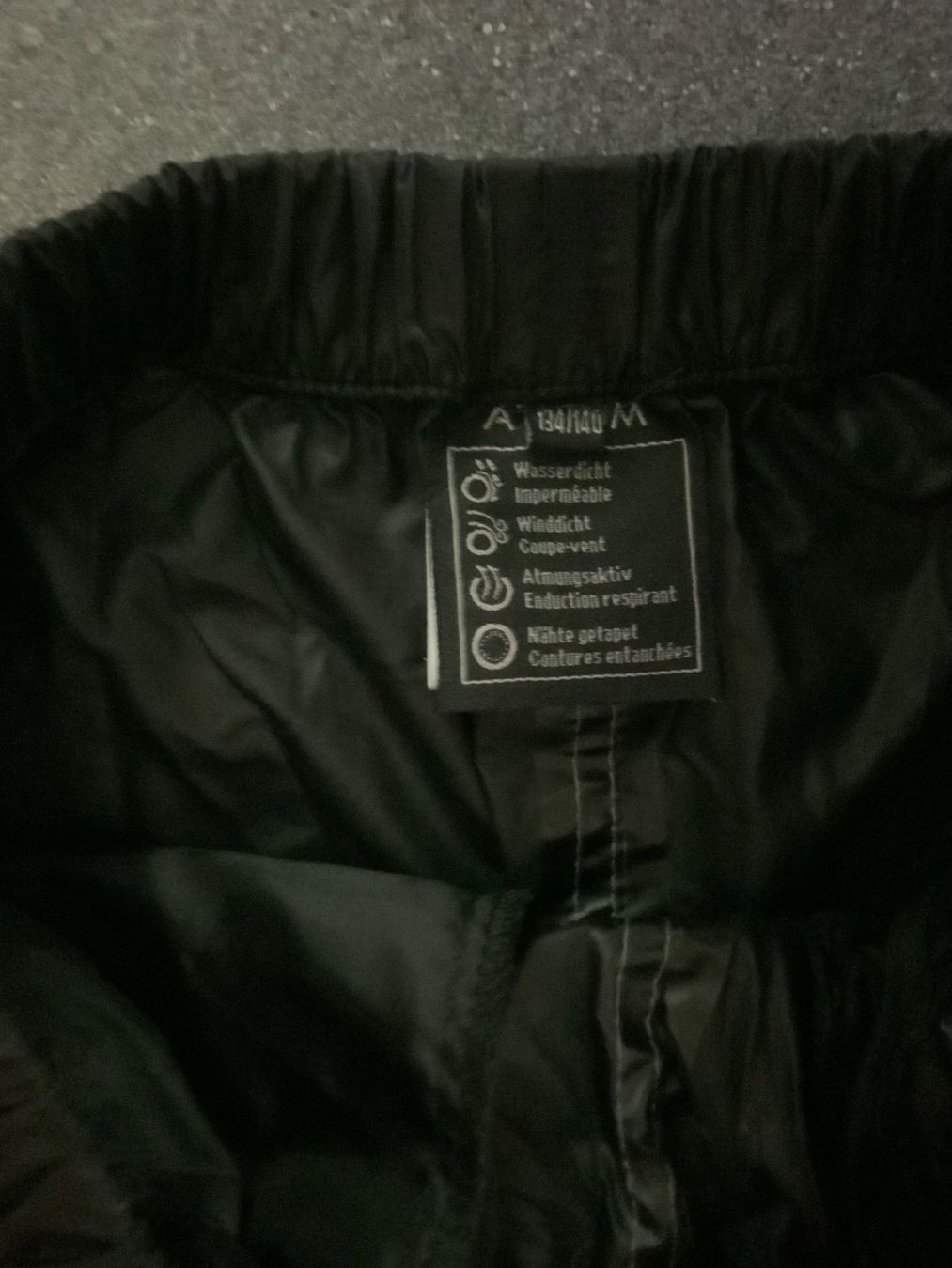 Hosen: Regenhose Kinder Grösse 134/140 M schwarz – Gebraucht aus Schübelbach von S1CH 2