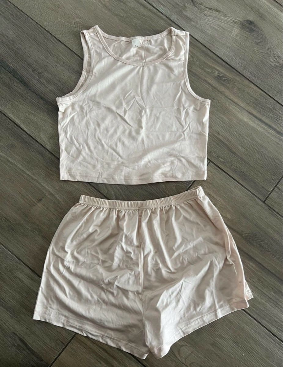 Lotti di vestiti: Top und Shorts ungetragen Grösse S – Nuovo e nell'imballaggio originale da Dübendorf venduto da ali_g7p8