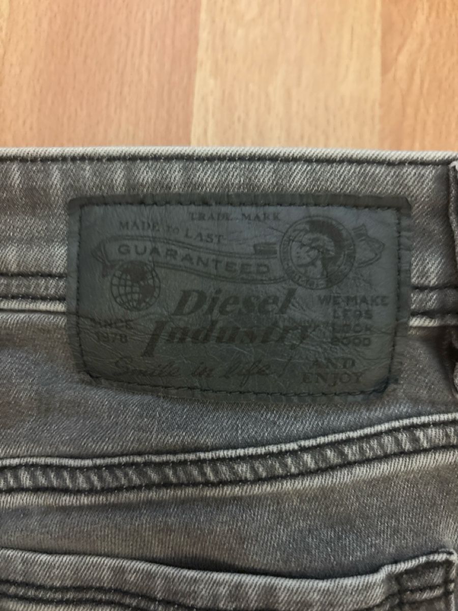 Jeans: Jeans grau Grösse L guter Zustand – Nuovo (secondo la descrizione) da Oberwil BL venduto da ian_b5dz 2