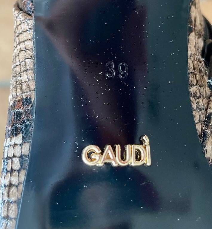 Scarpe da donna: Neue Stiefelette von Gaudi – Usato da Gerlafingen venduto da Flavia9 2
