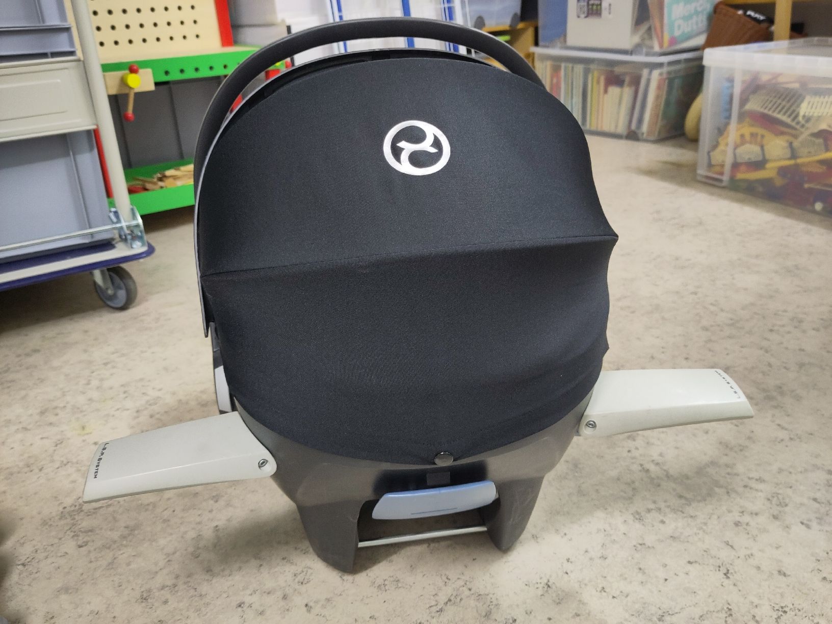Cybex Seggiolini per auto: Cybex Babyschale Aton 5, Grau – Usato da Dättlikon venduto da nad_6j6c 4