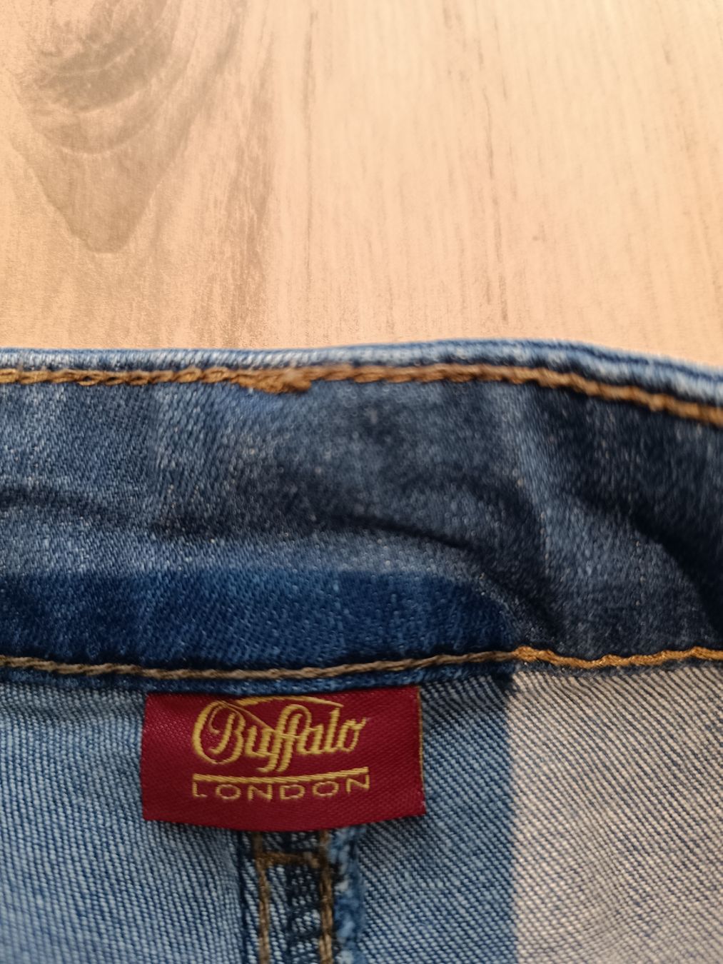 Buffalo Pantaloni: Shorts von Buffalo – Usato da Wolfwil venduto da SecondOwner 3