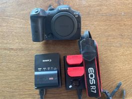 Canon EOS R7 Kamera mit Zubehör guter Zustand