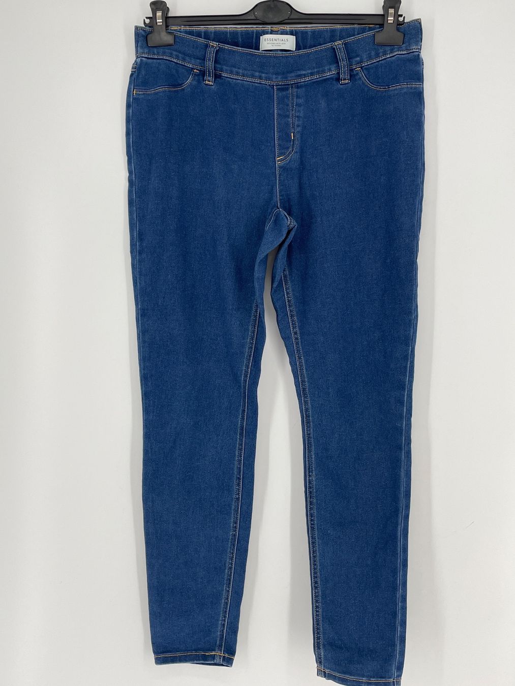 Jeans: Jeans Gr. 40/42 Essentials by Tschibo – Usato da Auenstein venduto da moin.