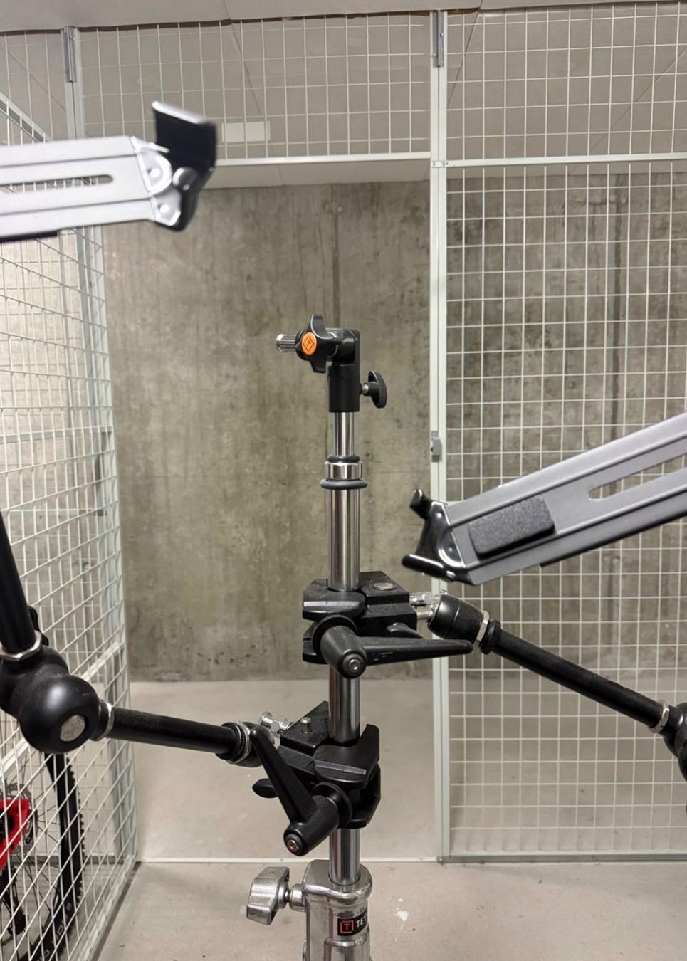 Altro in Decorazioni & Accessori: NEU Tether Tools Profi Stativ - Studio Zubehör ! – Nuovo (secondo la descrizione) da Bülach venduto da lid_gx9n 4