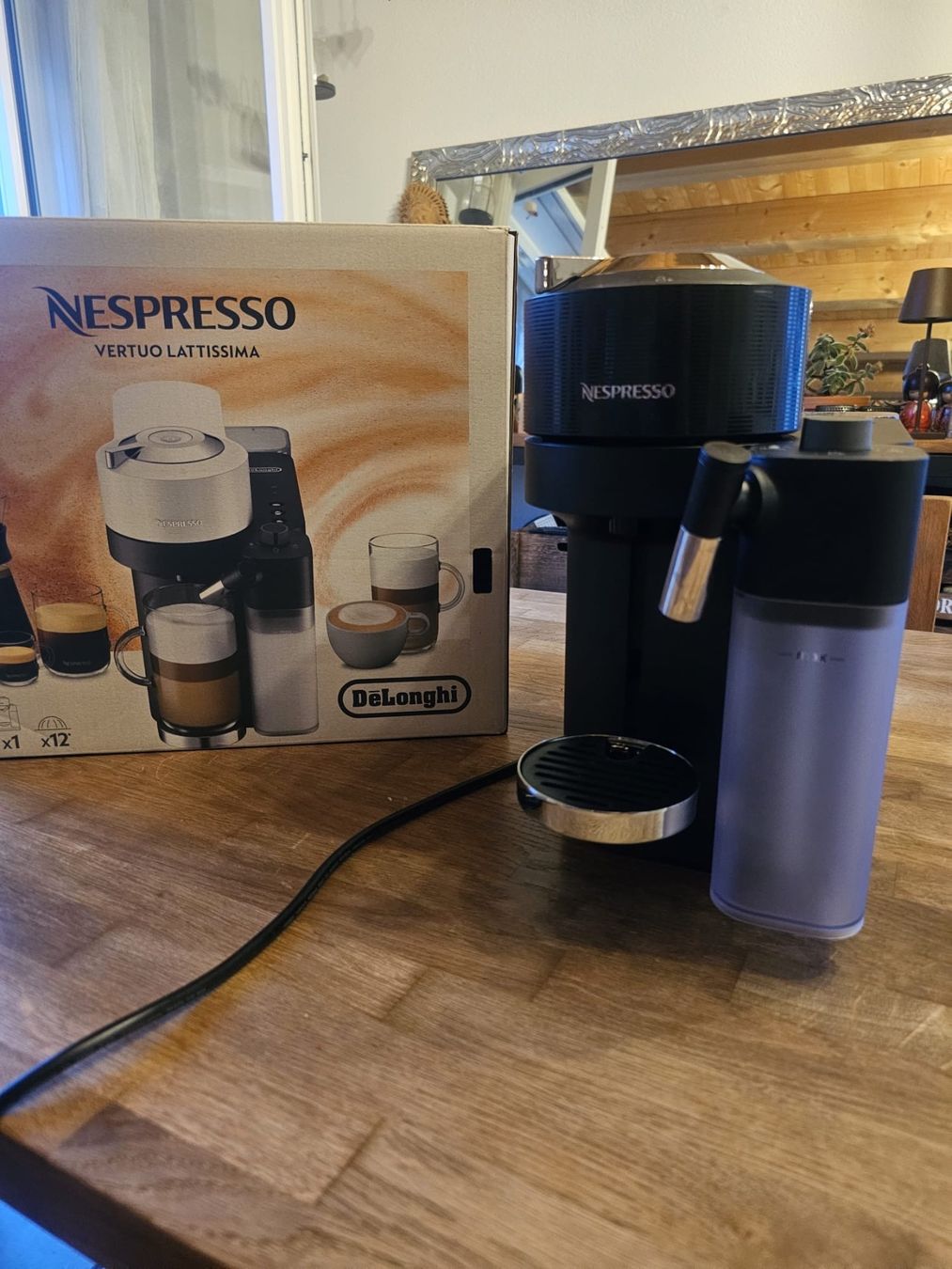 Nespresso Kaffeemaschinen & Espressomaschinen: Nespresso Delonghi Vertuo Lattissima – Gebraucht aus Tenniken von Patrick2369