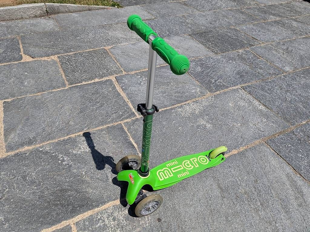 Micro Kickboard: Micro Mini Scooter mit LED Räder – D'occasion à Kloten par Beeway
