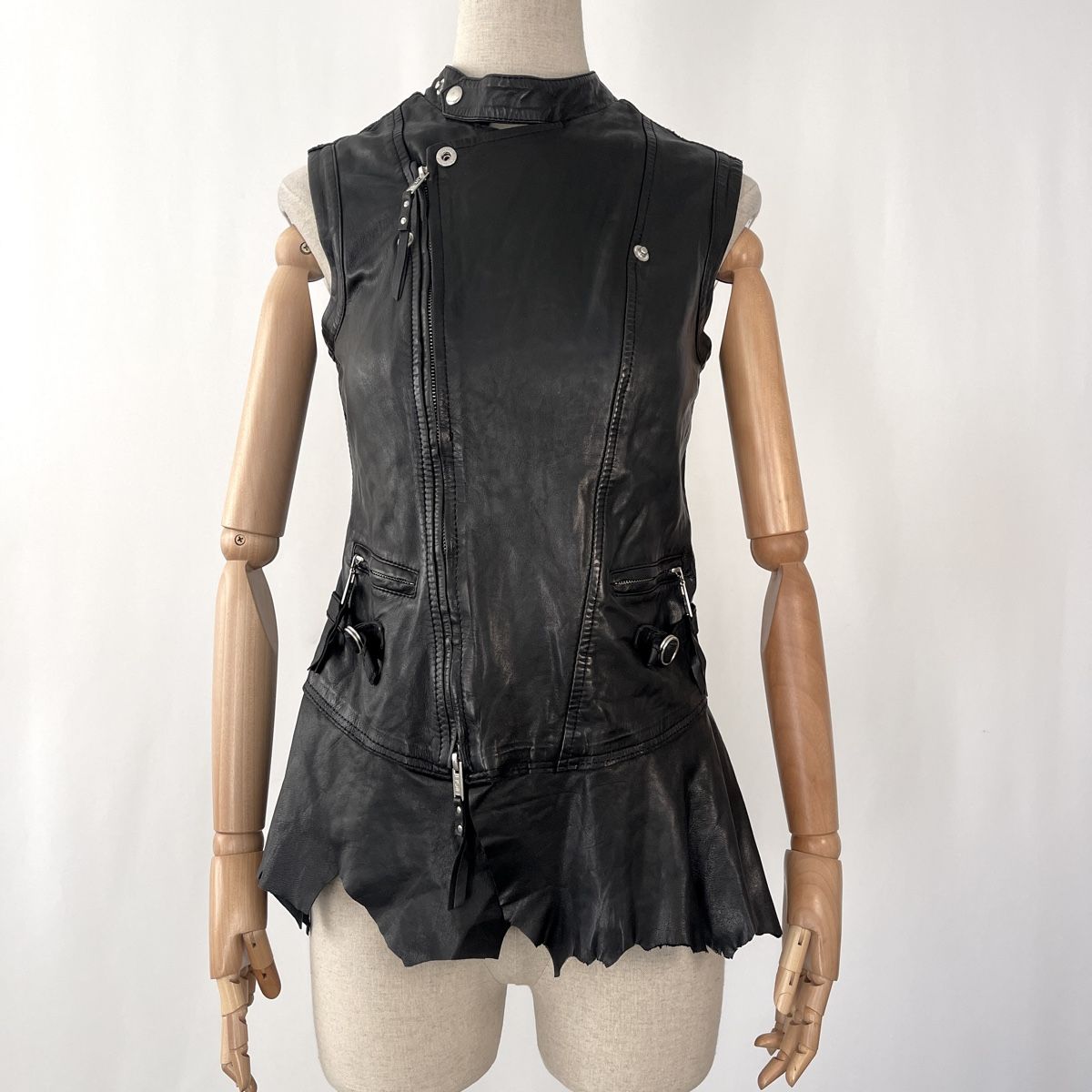 Gilet & Giacche senza maniche: HIGH Every Day Couture Leather Vest – Nuovo (secondo la descrizione) da Emmen venduto da Nightingale_2022